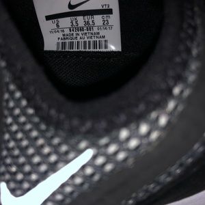 Nike LunarCharge BreatheTennis shoes